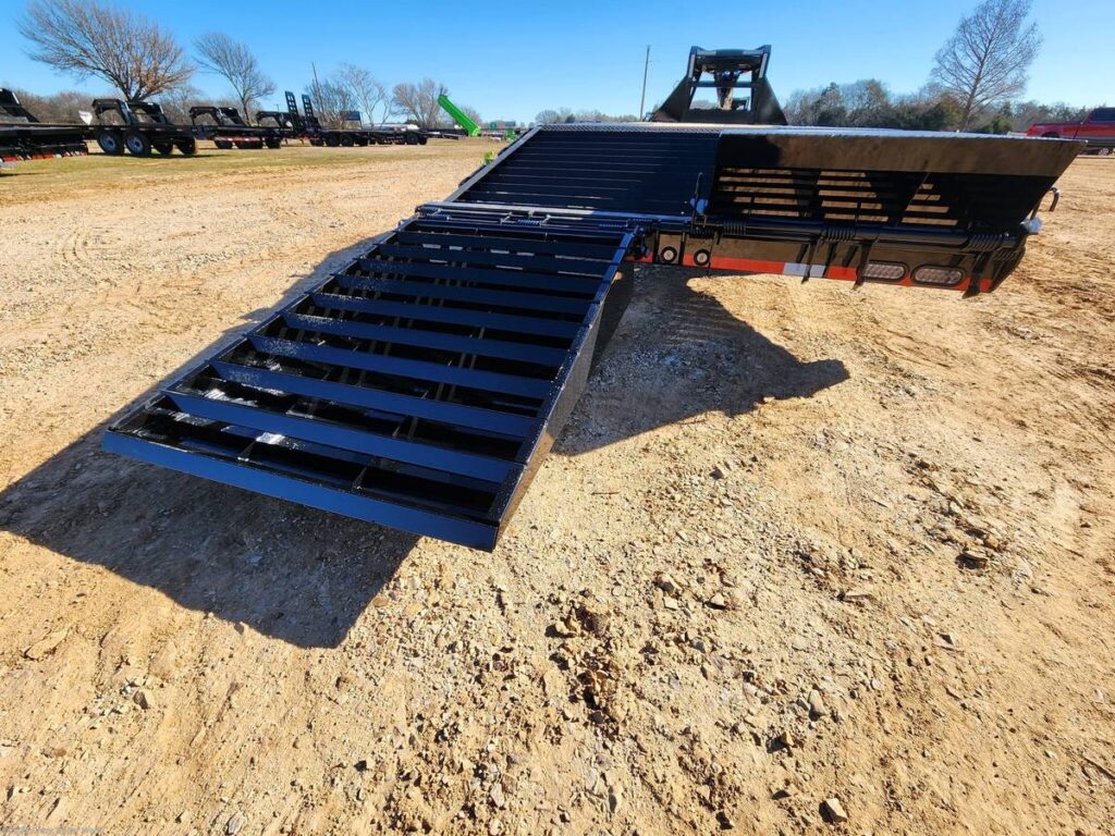 2025 Load Trail 102" x 30' Tandem Low-Pro Gooseneck Trailer 21K GVWR