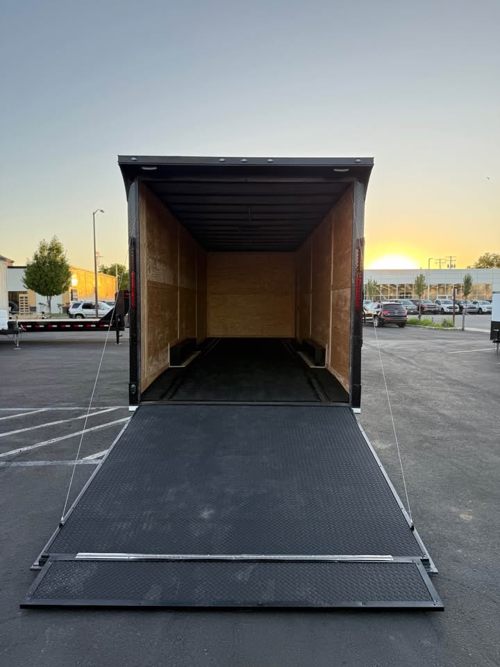 2025 Enclosed Carhauler Toyhauler 8.5x26ta utility cargo trailer