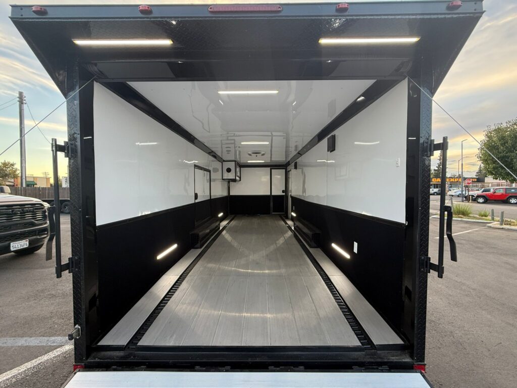 2025 8.5X28 Enclosed Cargo trailer / Toyhauler