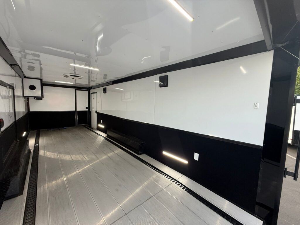 2025 8.5X28 Enclosed Cargo trailer / Toyhauler