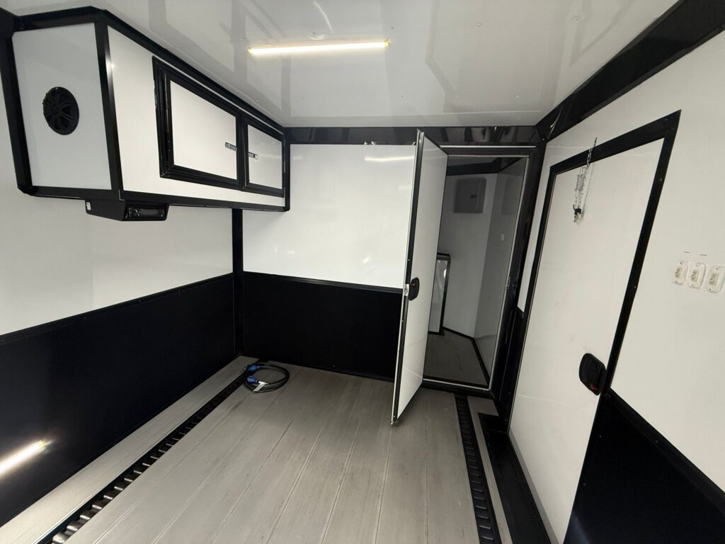 2025 8.5X28 Enclosed Cargo trailer / Toyhauler