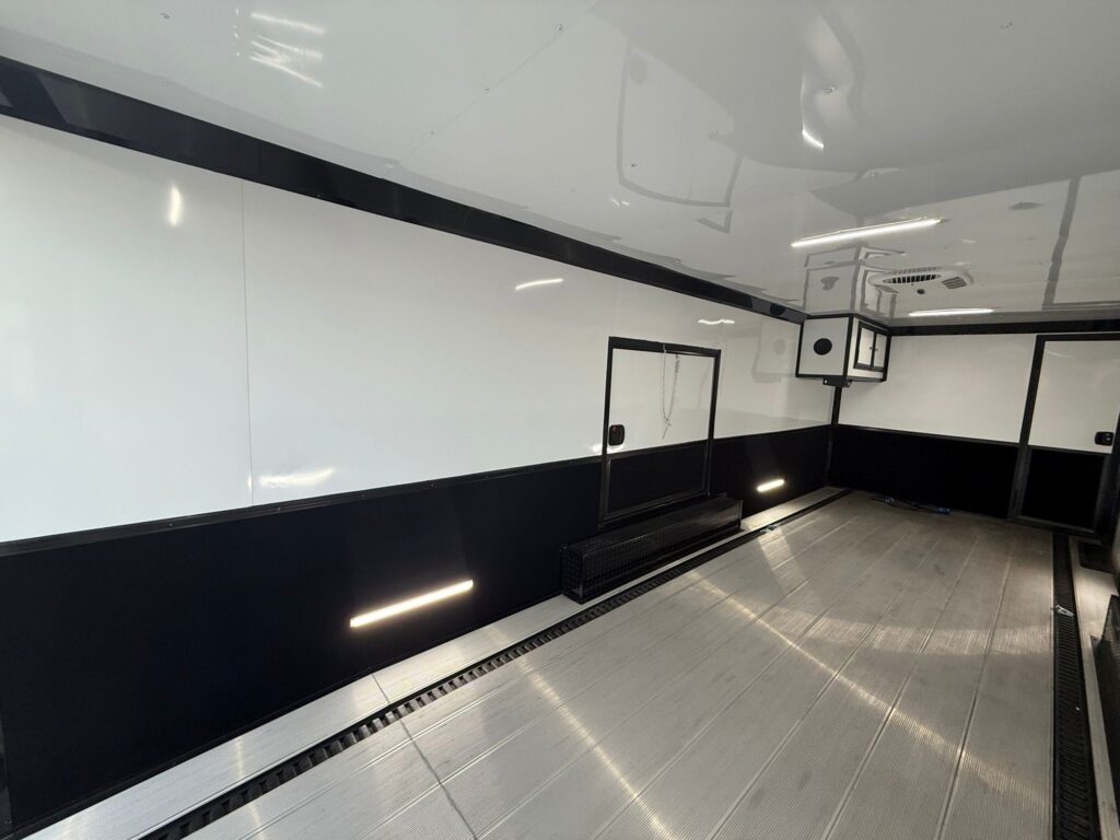 2025 8.5X28 Enclosed Cargo trailer / Toyhauler