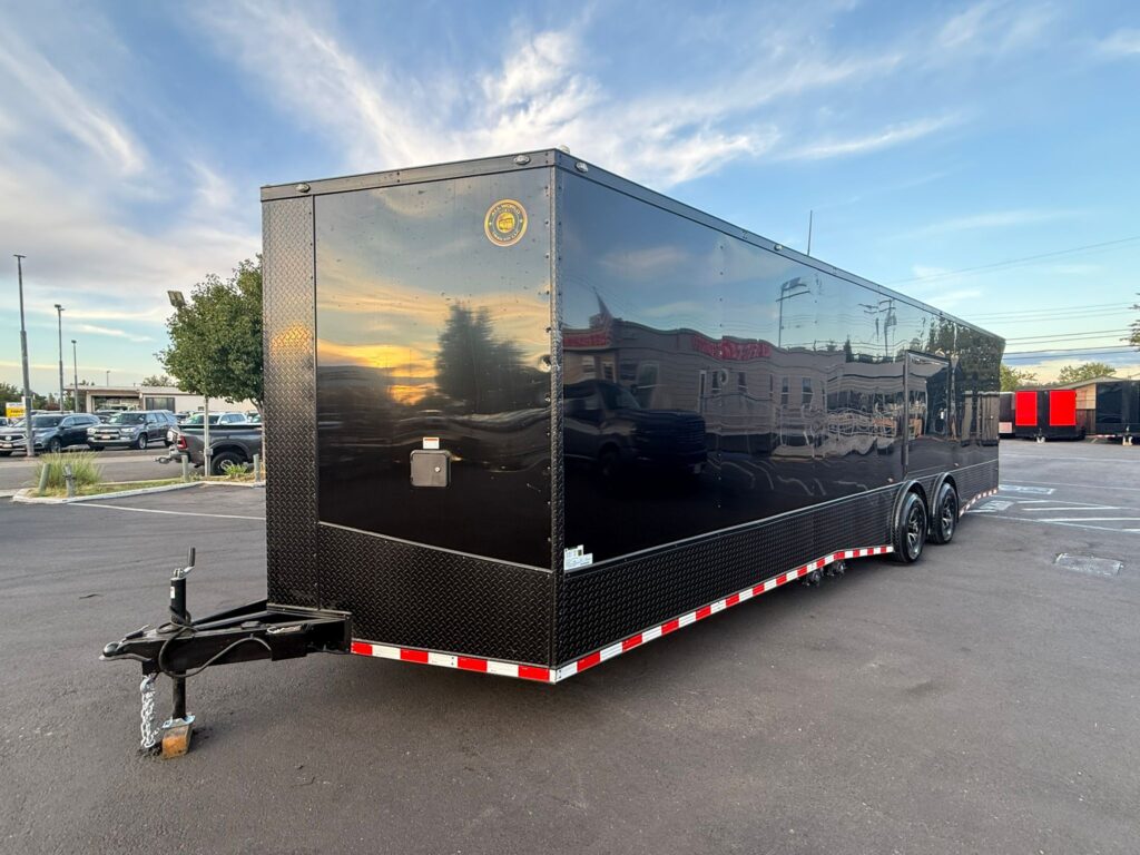 2025 8.5X28 Enclosed Cargo trailer / Toyhauler