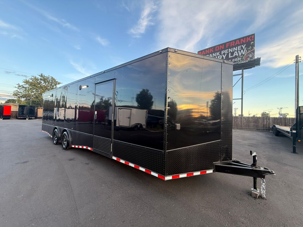 2025 8.5X28 Enclosed Cargo trailer / Toyhauler