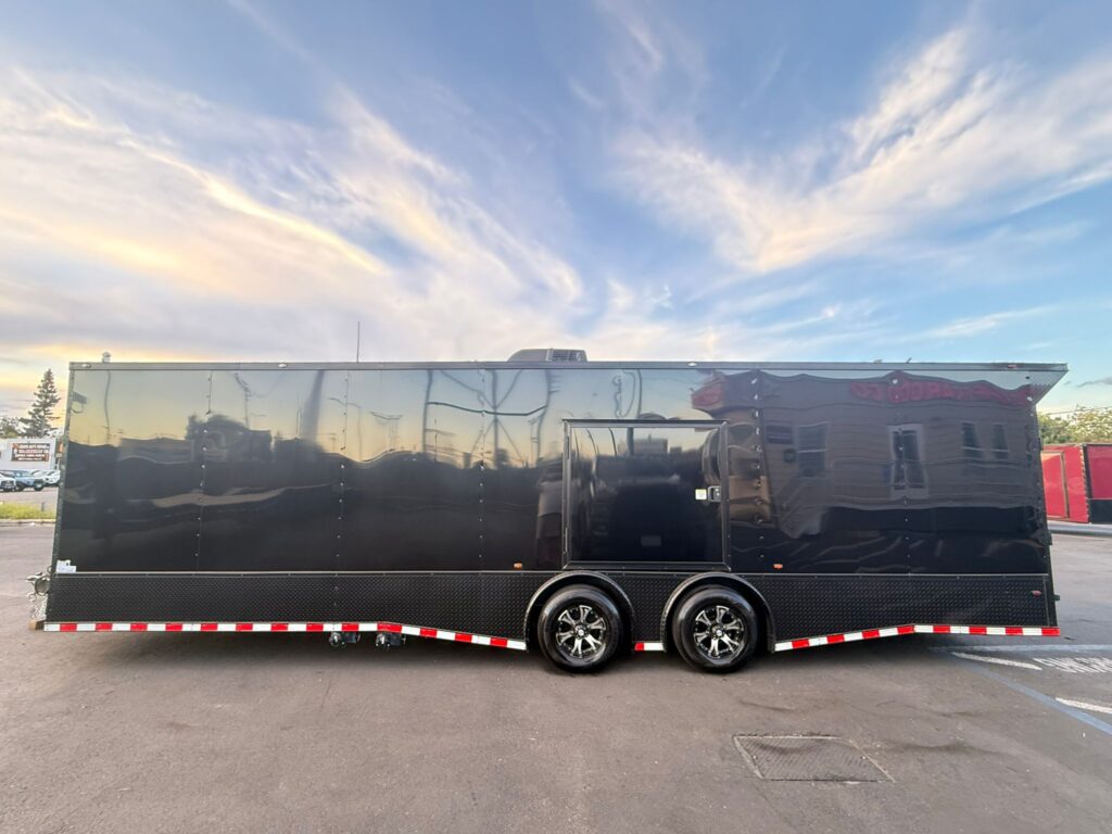 2025 8.5X28 Enclosed Cargo trailer / Toyhauler
