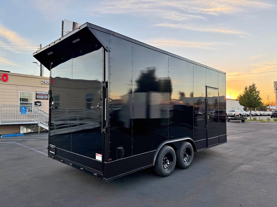 2025 Enclosed Toyhauler Carhauler 8.5x18ta enclosed trailer