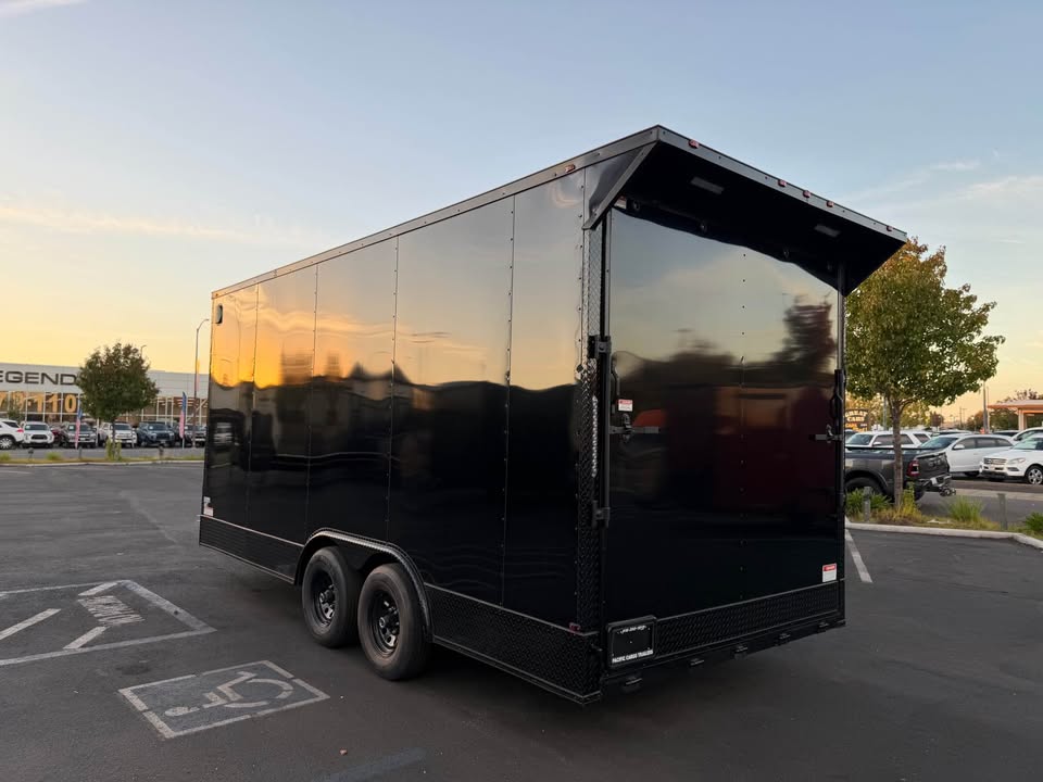 2025 Enclosed Toyhauler Carhauler 8.5x18ta enclosed trailer