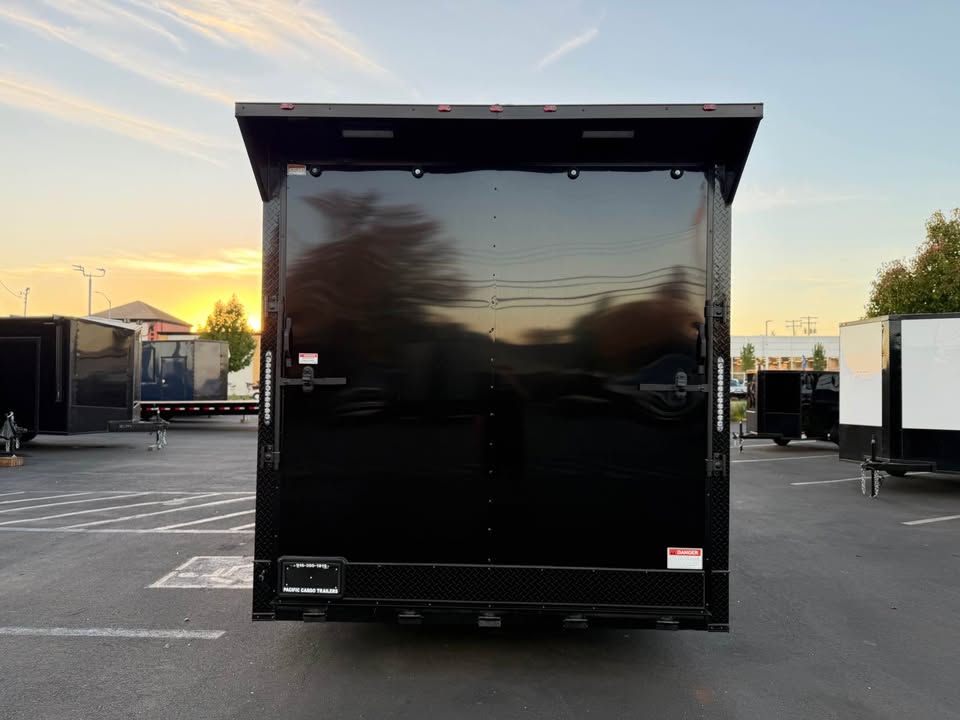 2025 Enclosed Toyhauler Carhauler 8.5x18ta enclosed trailer
