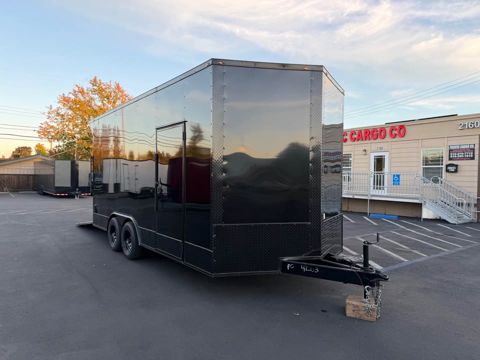 2025 Enclosed Toyhauler Carhauler 8.5x18ta enclosed trailer
