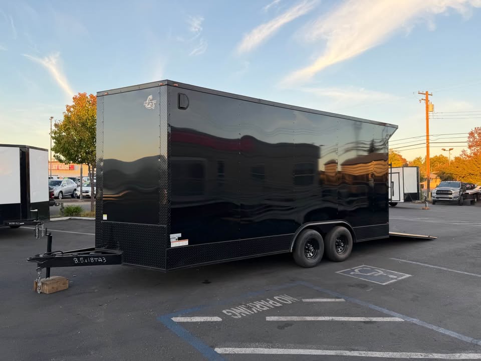 2025 Enclosed Toyhauler Carhauler 8.5x18ta enclosed trailer