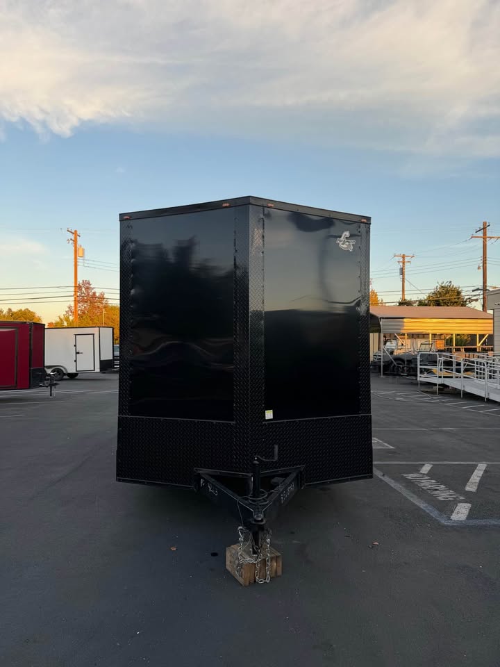 2025 Enclosed Toyhauler Carhauler 8.5x18ta enclosed trailer