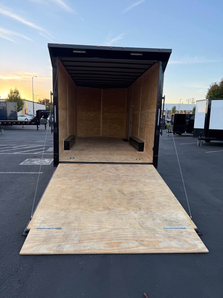 2025 Enclosed Toyhauler Carhauler 8.5x18ta enclosed trailer