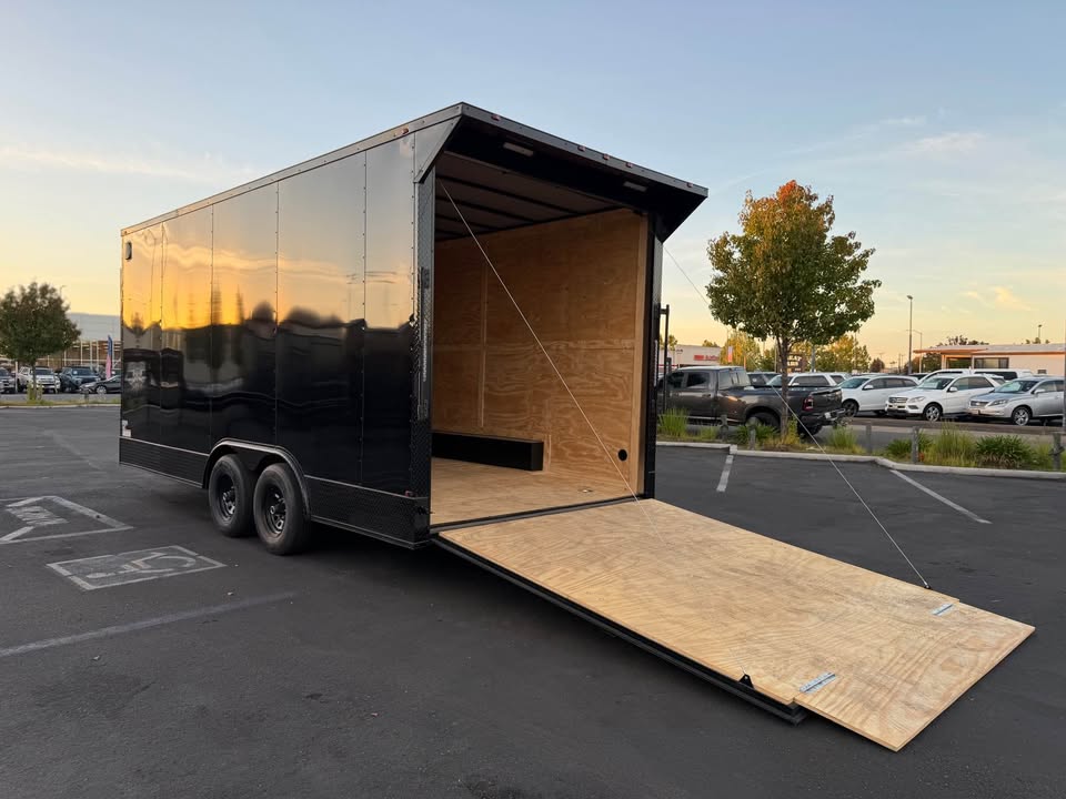 2025 Enclosed Toyhauler Carhauler 8.5x18ta enclosed trailer