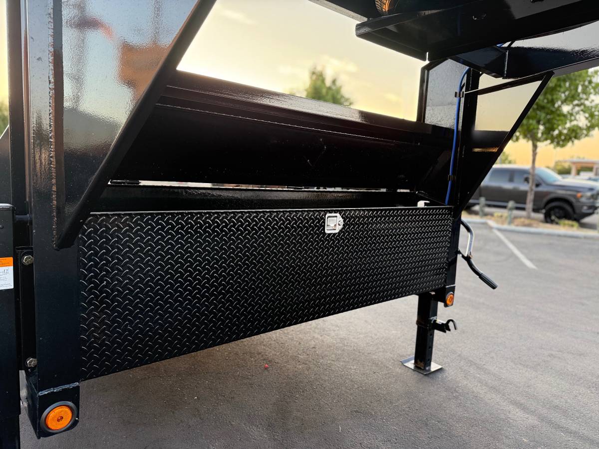 2025 Load Trail 21000GVWR 102" x 40' carhauler gooseneck