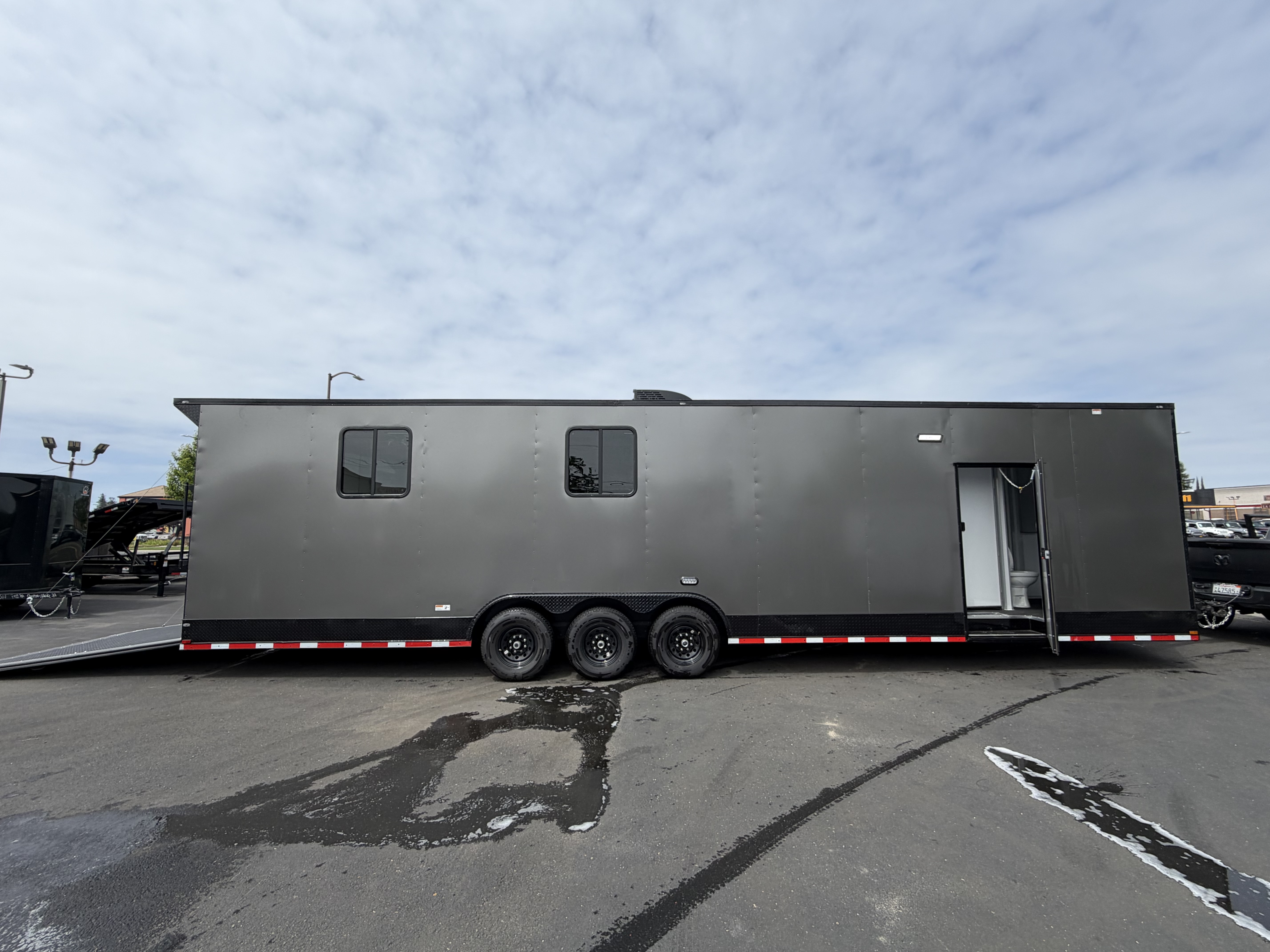 2026 8.5x36 TTA 2026 Panther Cargo 8.5x36TTA5 Race Trailer Toyhauler Charcoal — photo 4 of 17