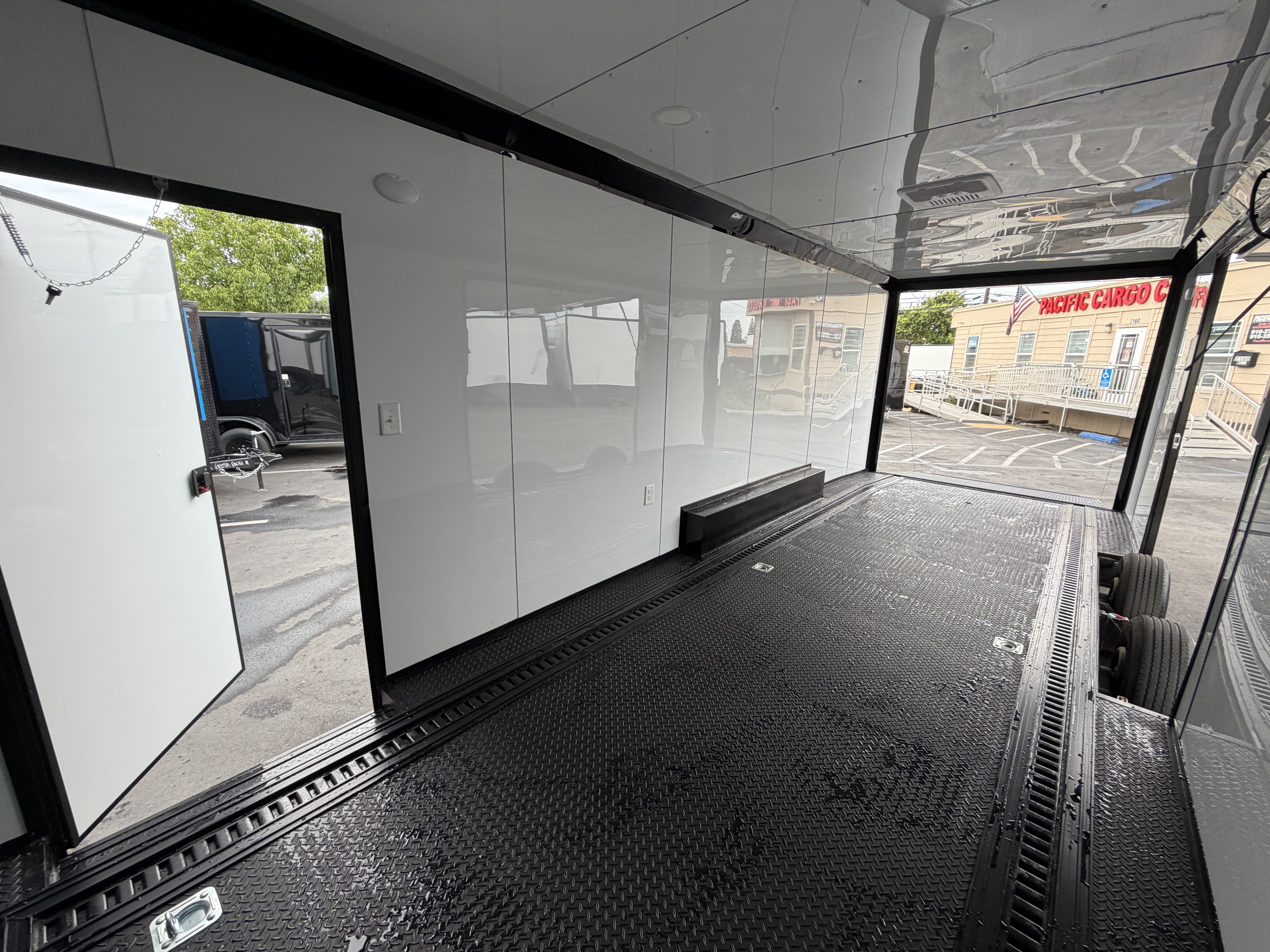 2026 8.5x26 TA 2026 Panther Cargo 8.5x26TA Race Trailer Polar gray — photo 17 of 18