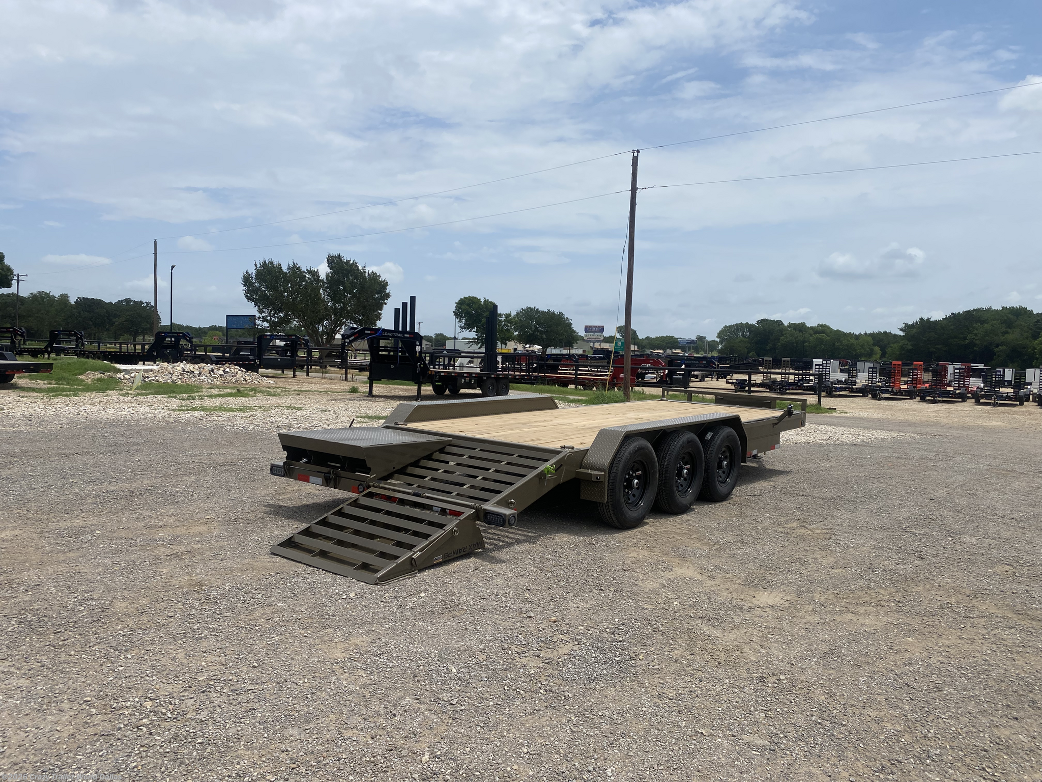 2027 83x24 TTA 2027 Load Trail CH83x24 Equipment Trailer Black — photo 9 of 17