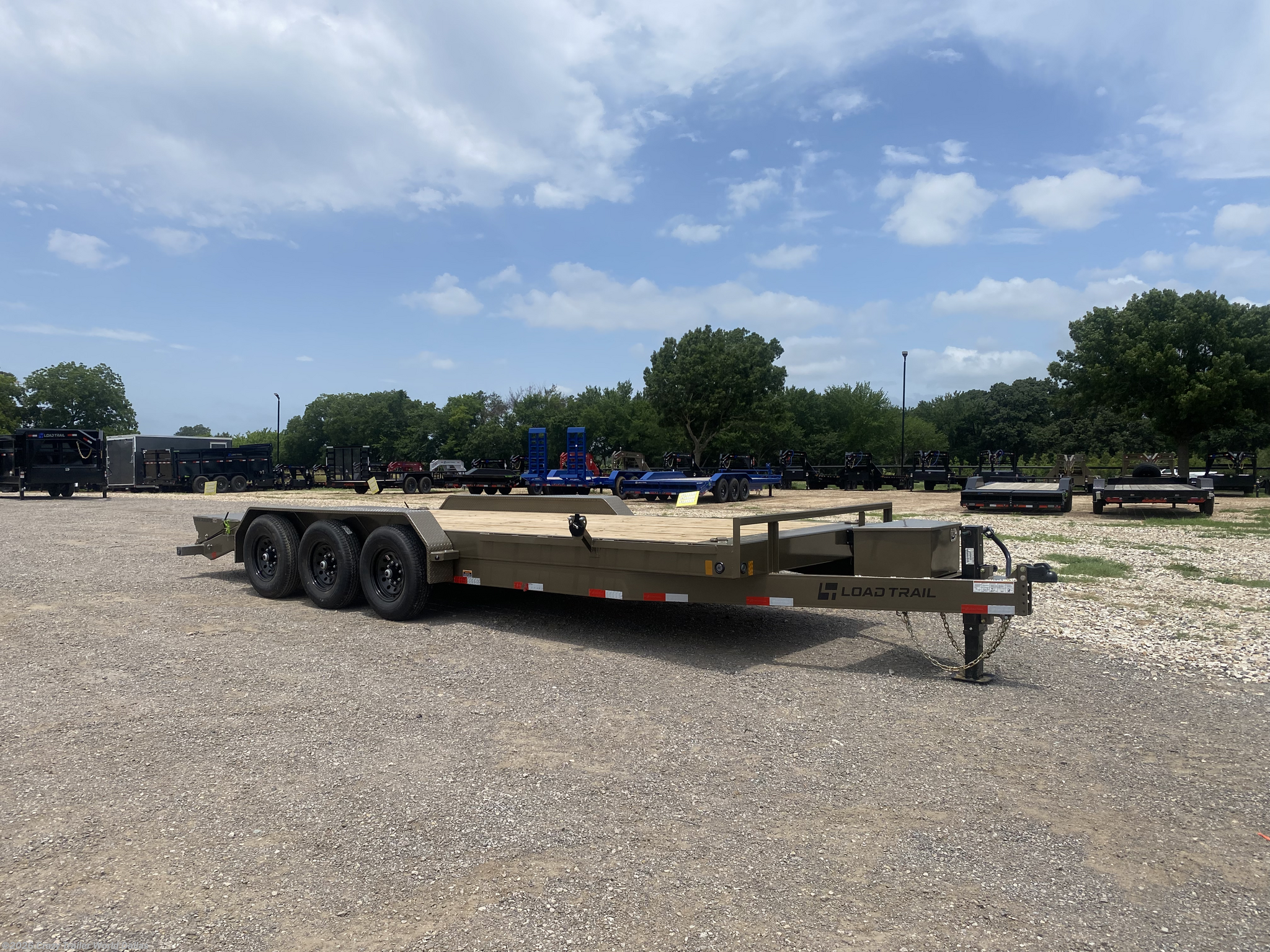 2027 83x24 TTA 2027 Load Trail CH83x24 Equipment Trailer Black — photo 12 of 17