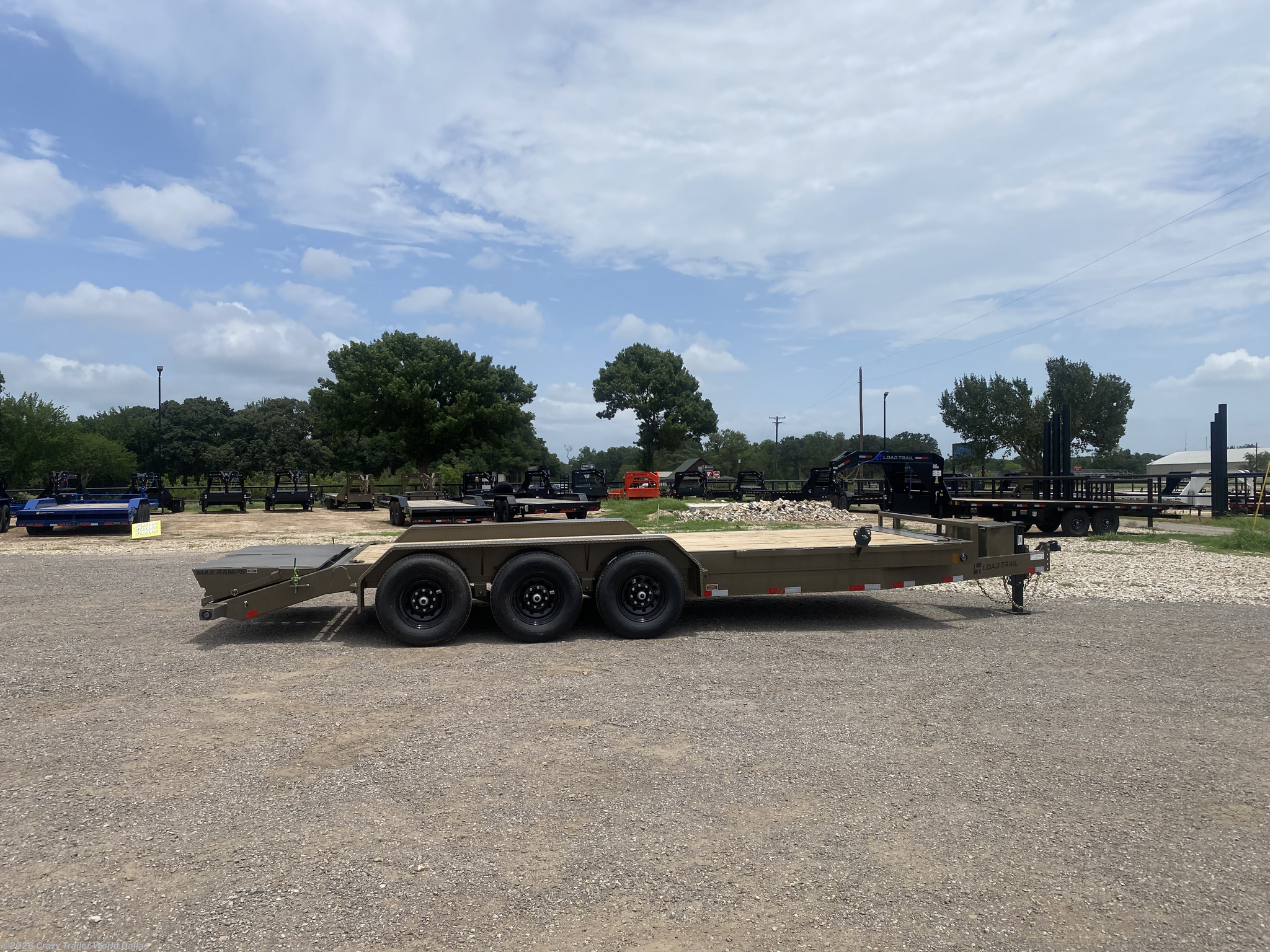 2027 83x24 TTA 2027 Load Trail CH83x24 Equipment Trailer Black — photo 13 of 17