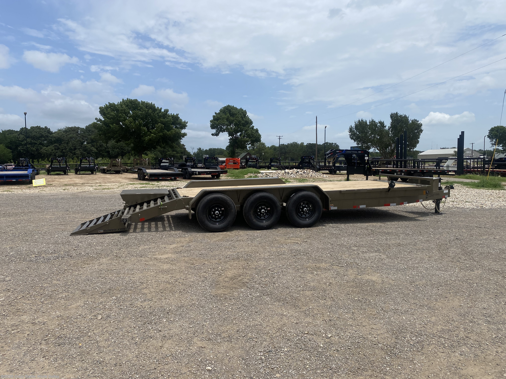 2027 83x24 TTA 2027 Load Trail CH83x24 Equipment Trailer Black — photo 8 of 17