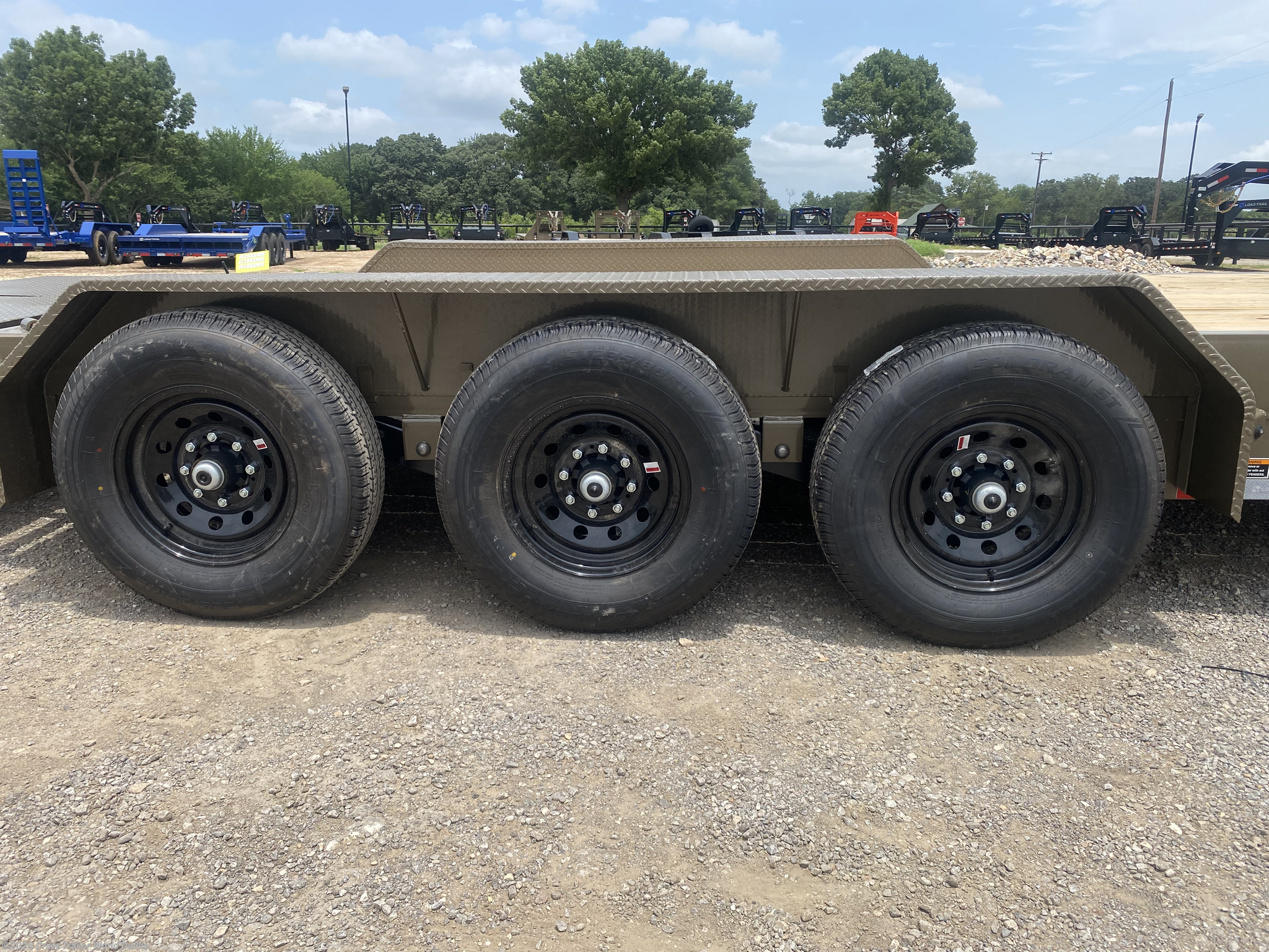 2027 83x24 TTA 2027 Load Trail CH83x24 Equipment Trailer Black — photo 11 of 17