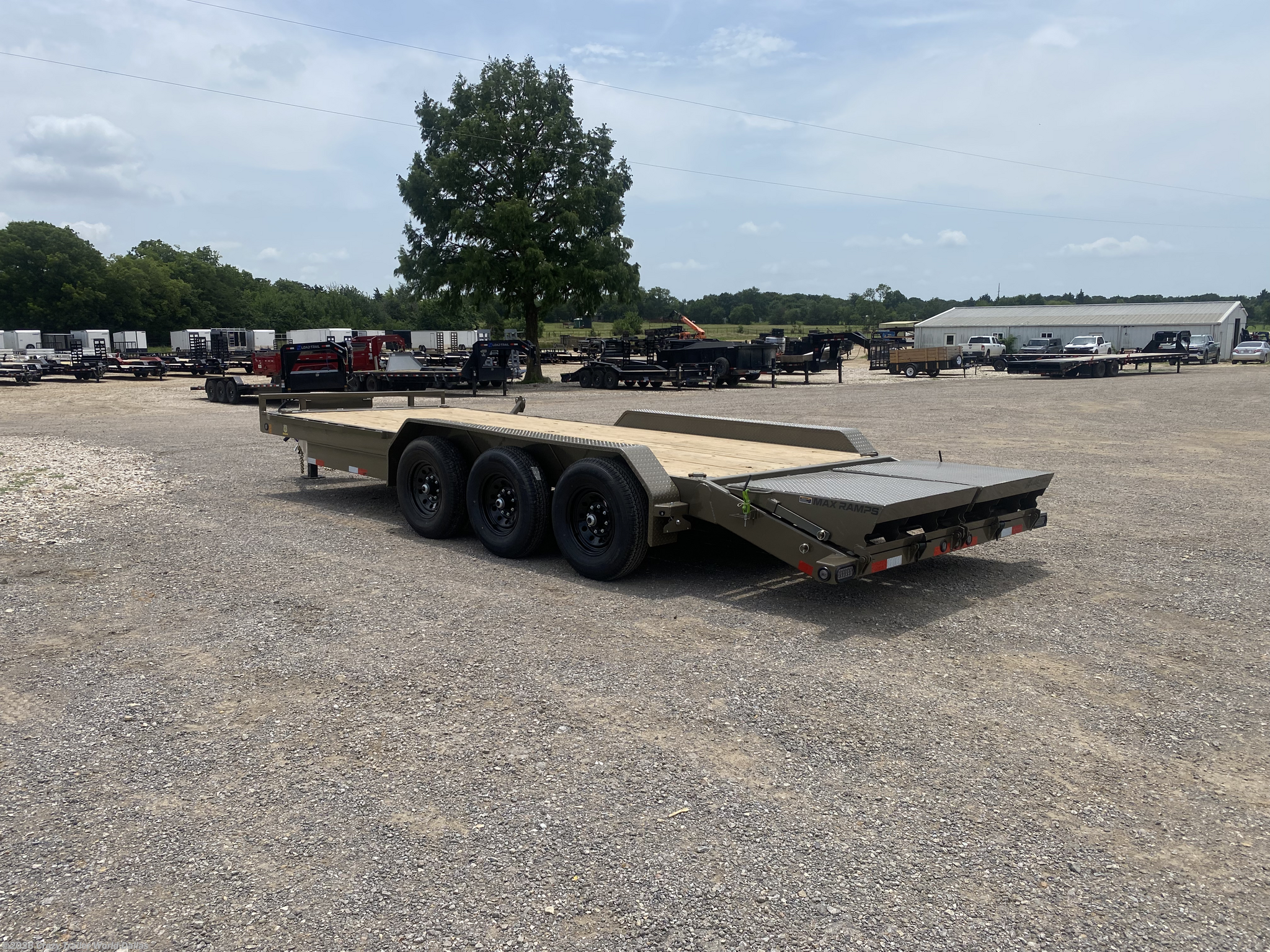 2027 83x24 TTA 2027 Load Trail CH83x24 Equipment Trailer Black — photo 14 of 17