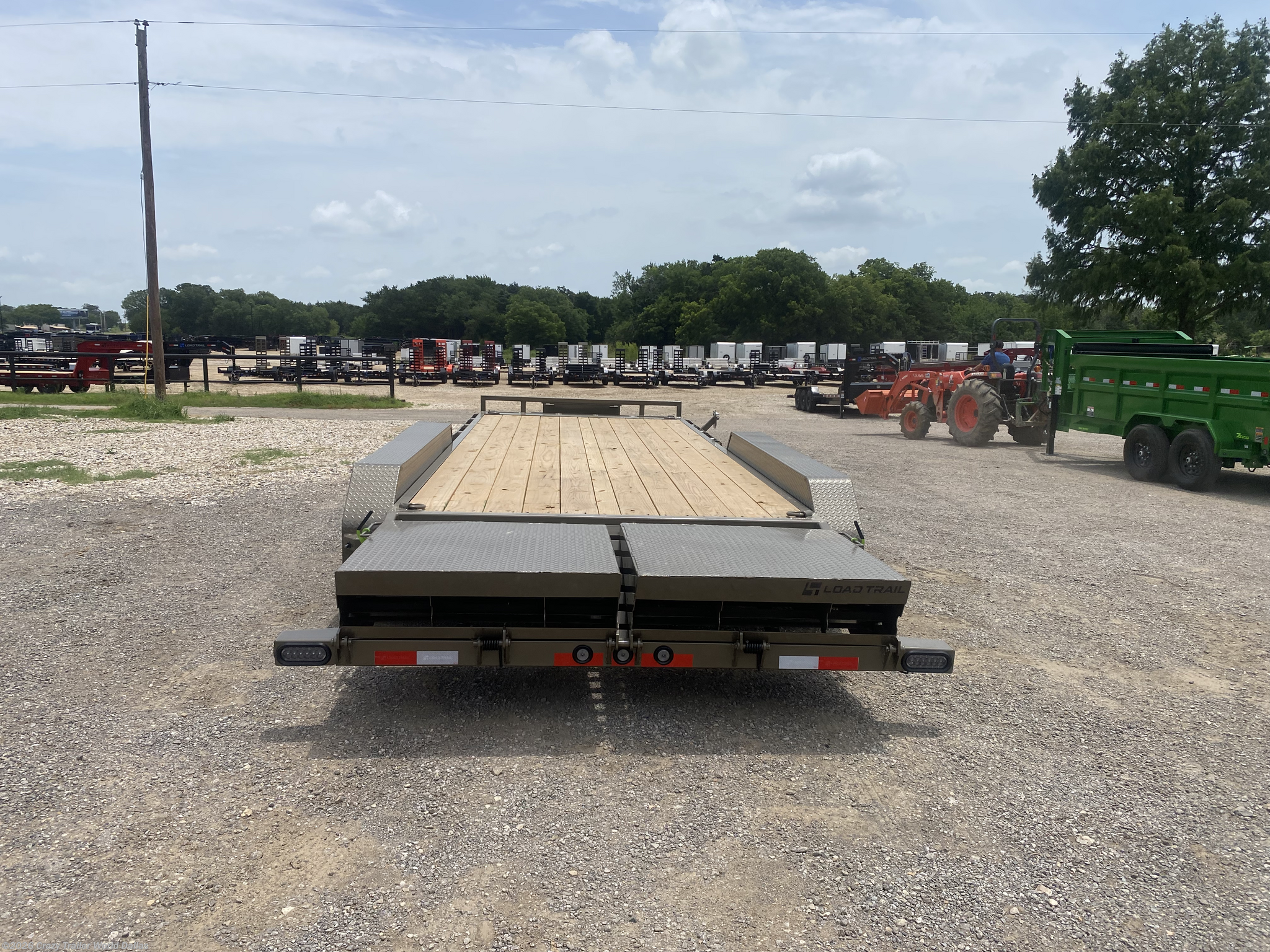 2027 83x24 TTA 2027 Load Trail CH83x24 Equipment Trailer Black — photo 15 of 17