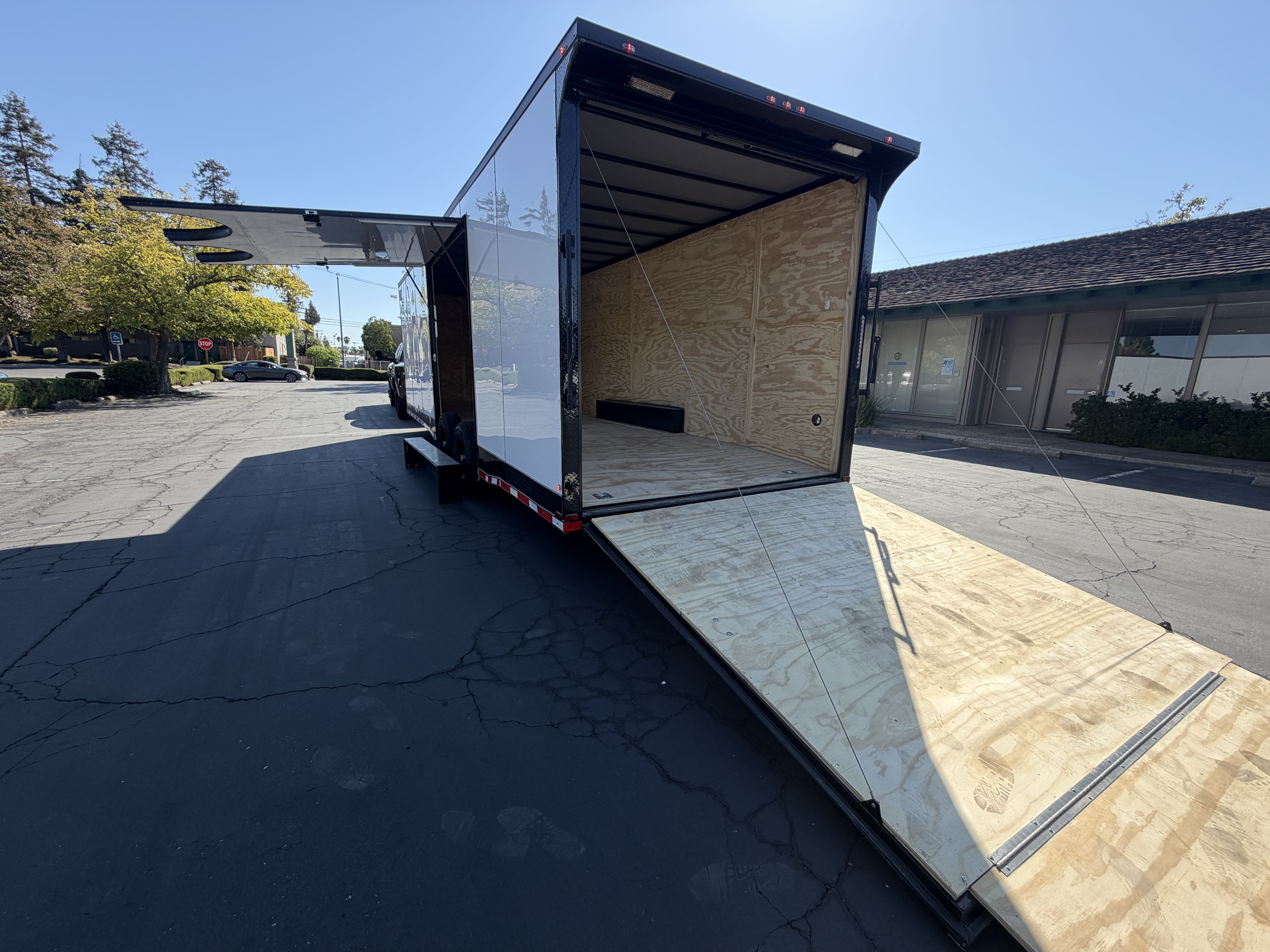 2027 8.5x28 TA 2027 Panther Cargo 8.5x28TA Gullwing Side Door White — photo 12 of 15