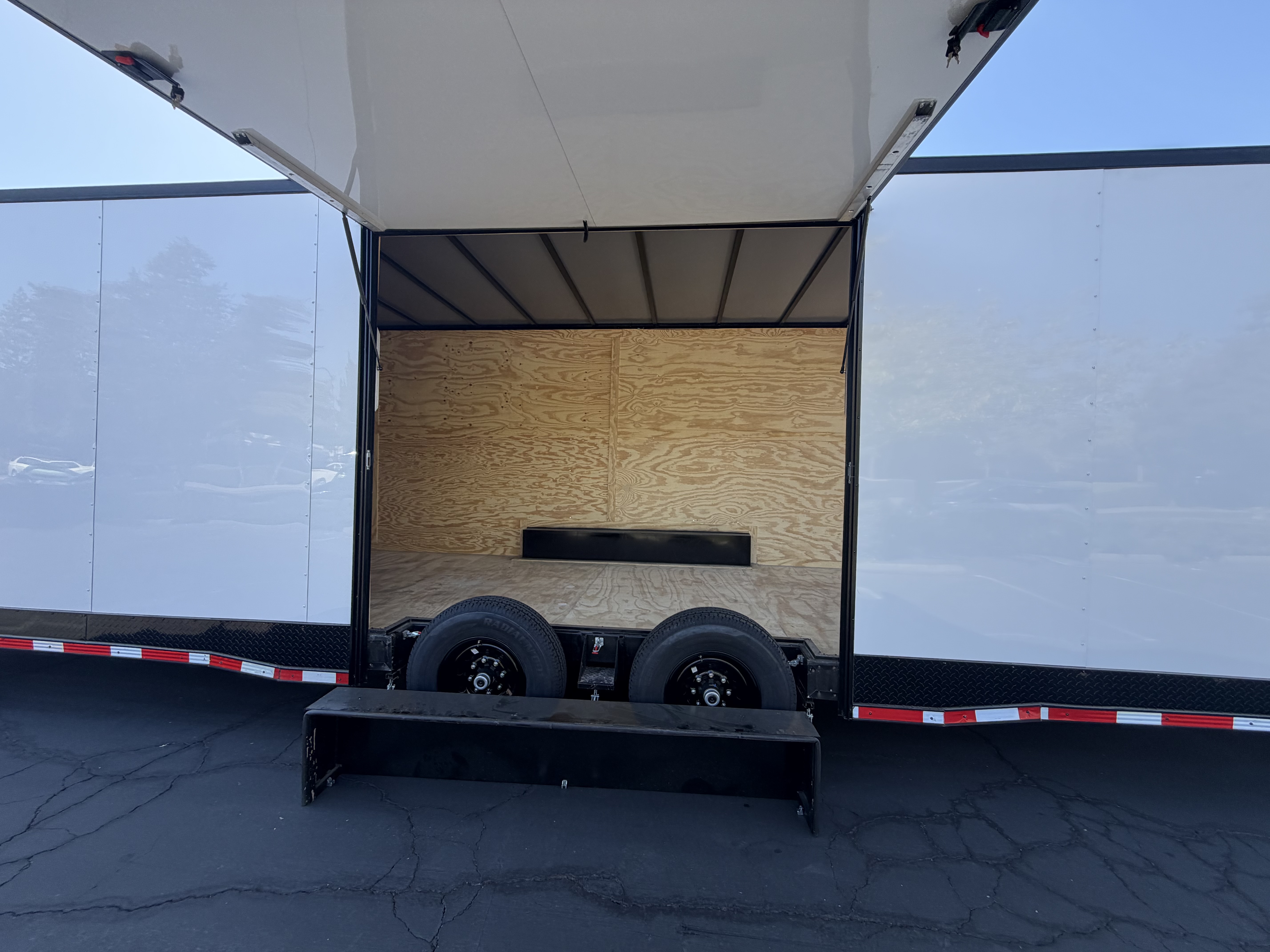 2027 8.5x28 TA 2027 Panther Cargo 8.5x28TA Gullwing Side Door White — photo 13 of 15